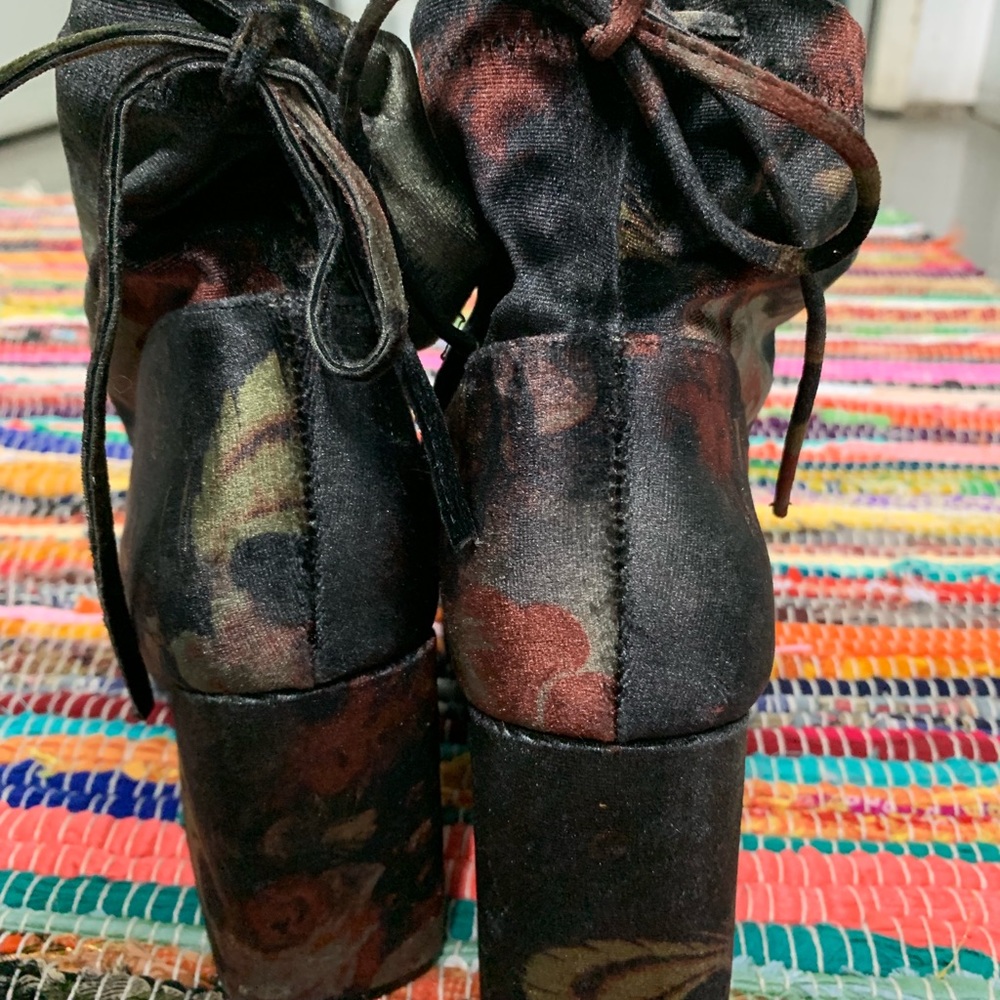 NWOT Velvet brand new ankle booties.